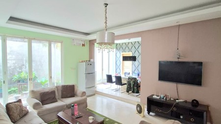 Rumah 2 Lantai di Bintaro Sektor 8 dengan KT 4+1 KM 4+1 sudah SHM