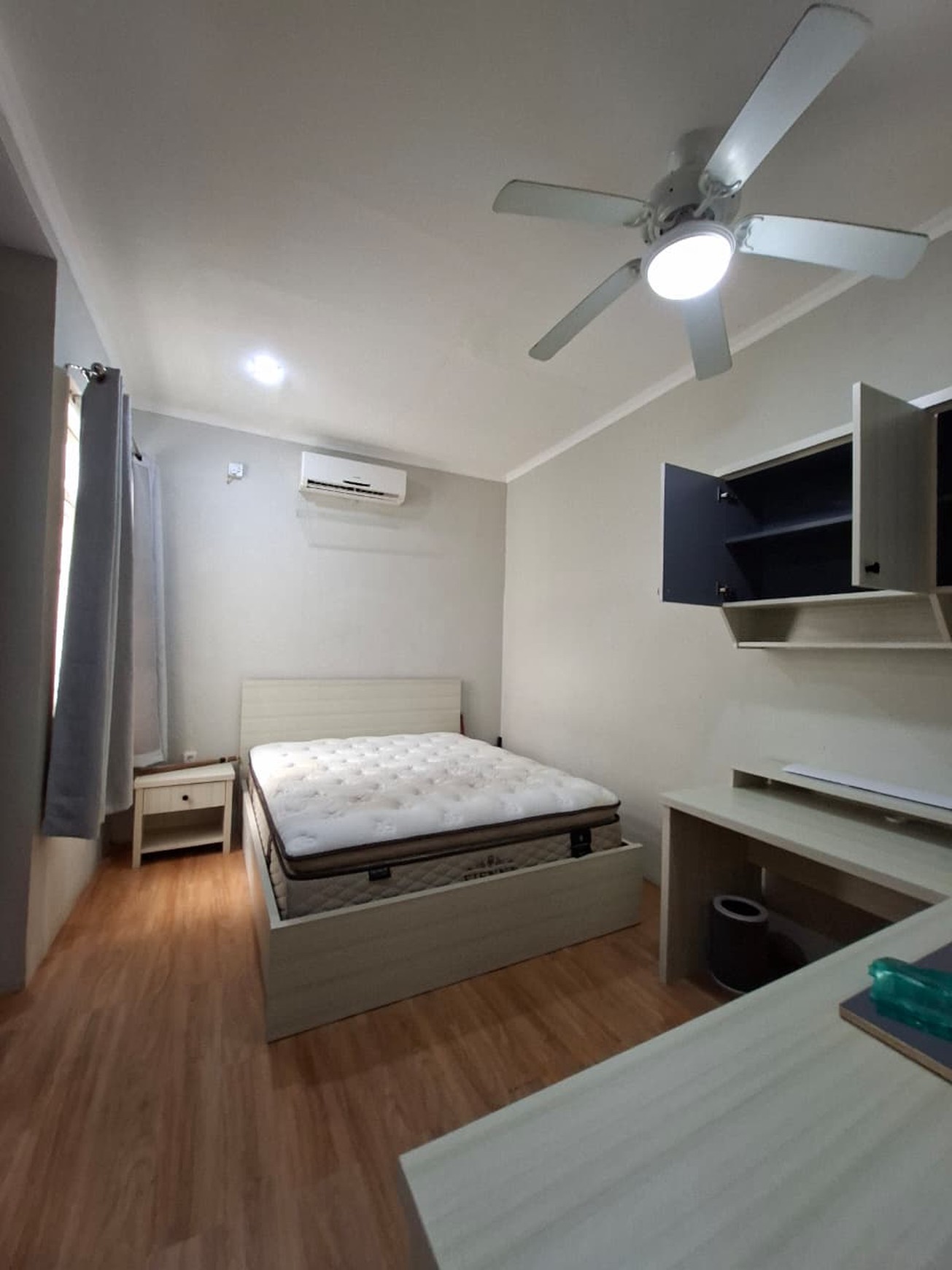 Rumah Cantik 2¼ Lantai Di Bintaro dengan KT 3+1 dan KM 3+1 sudah SHM Baru Renov 2020