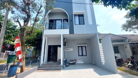 Rumah Cantik Baru Selesai Renovasi di Lembah Hijau