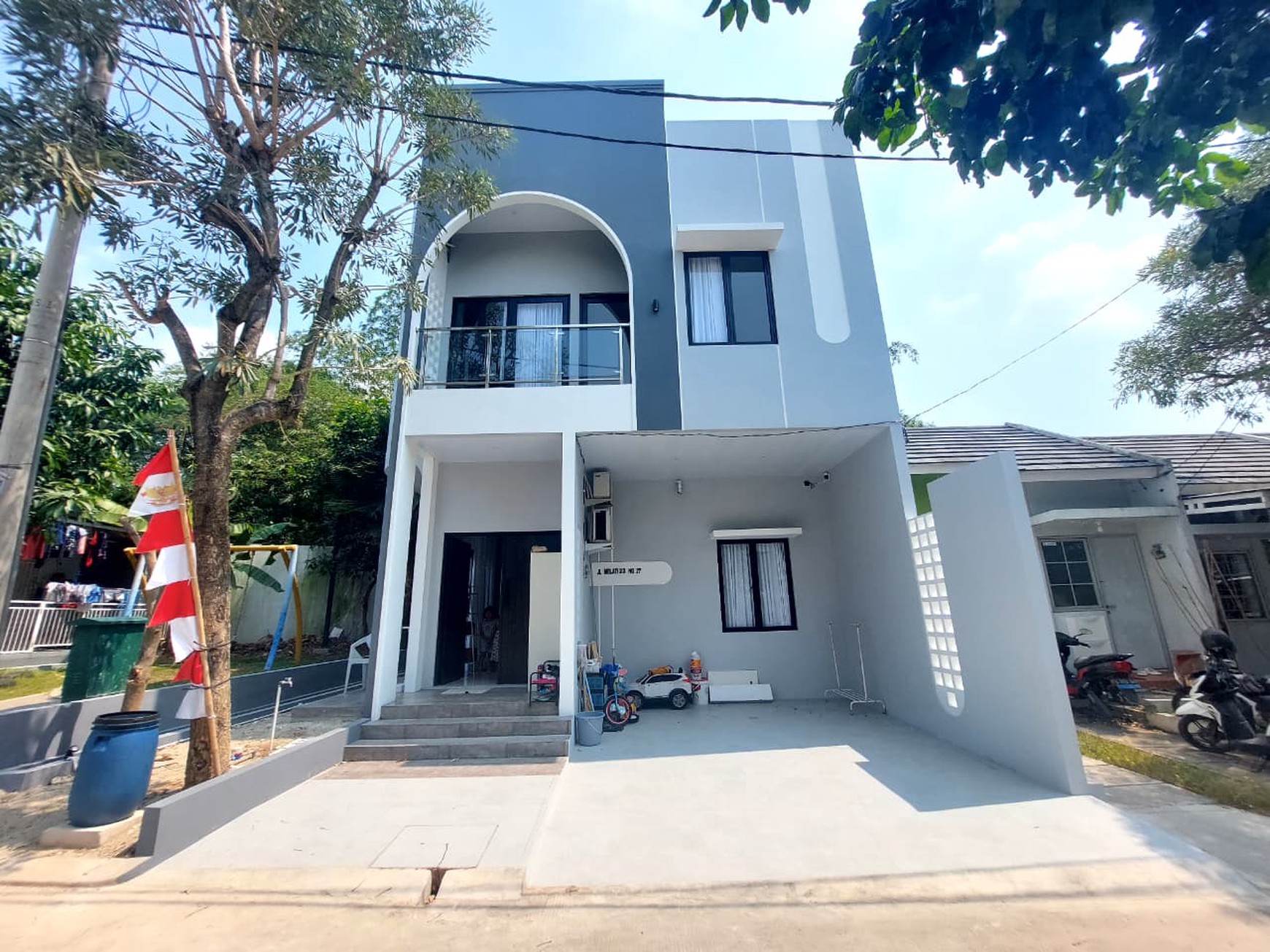 Rumah Cantik Baru Selesai Renovasi di Lembah Hijau