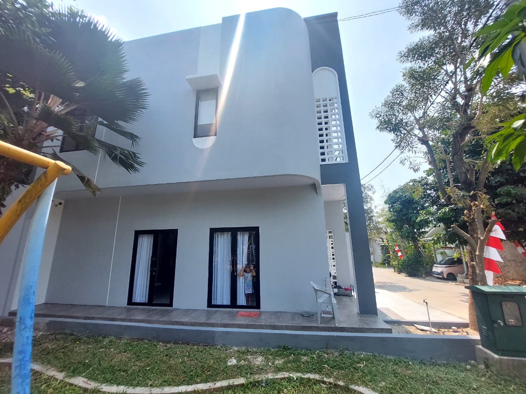 Rumah Cantik Baru Selesai Renovasi di Lembah Hijau