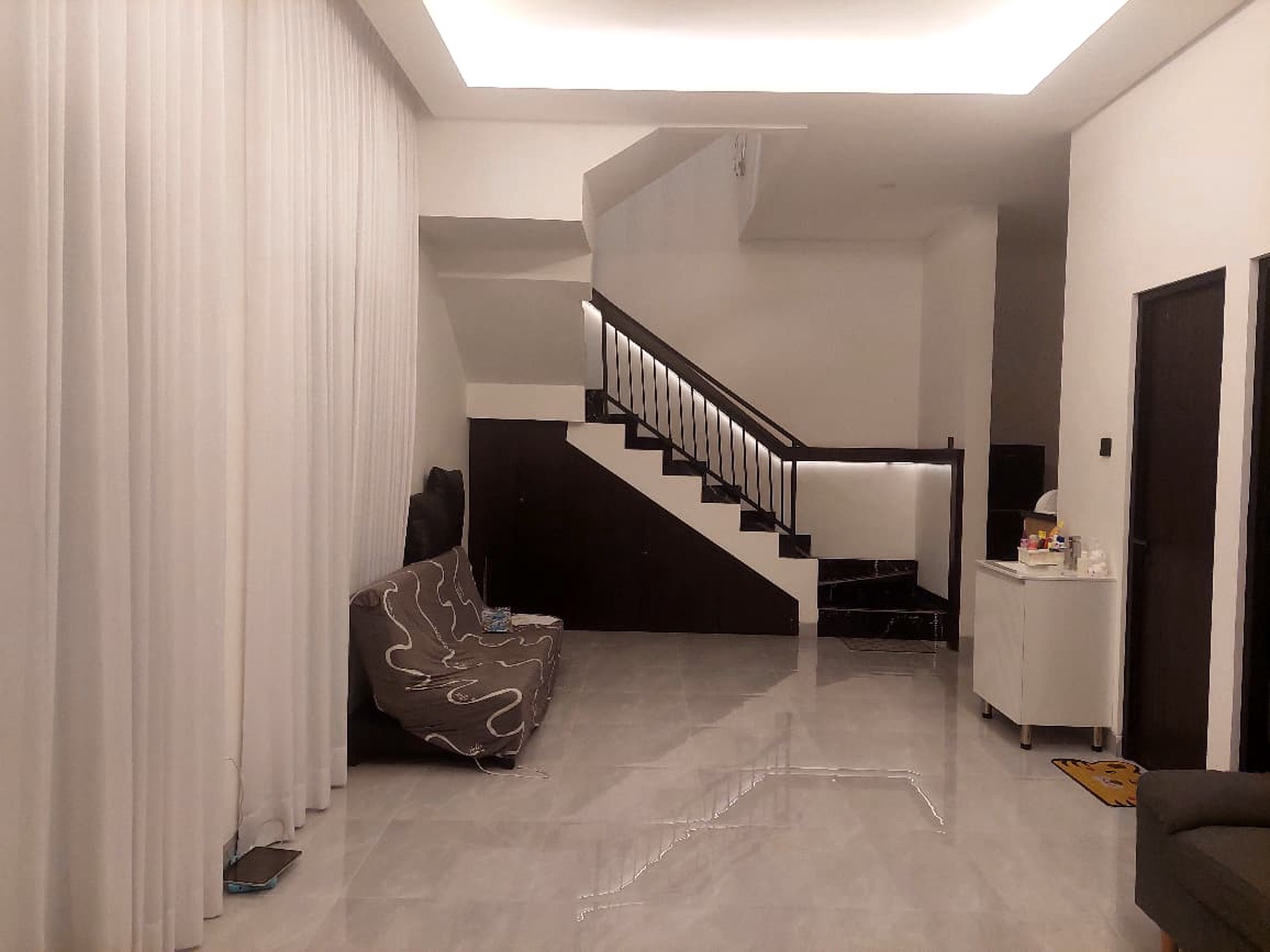 Rumah Cantik Baru Selesai Renovasi di Lembah Hijau