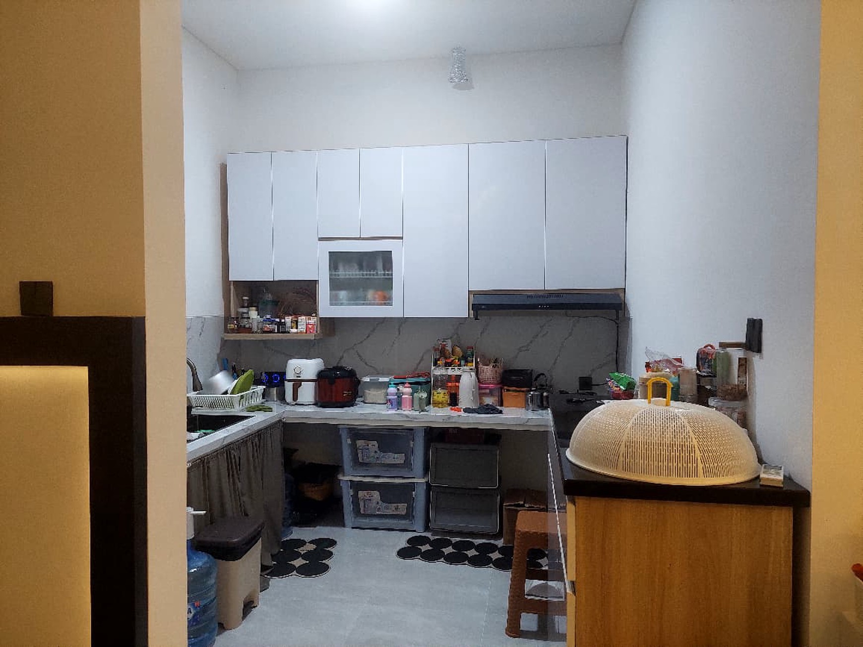 Rumah Cantik Baru Selesai Renovasi di Lembah Hijau