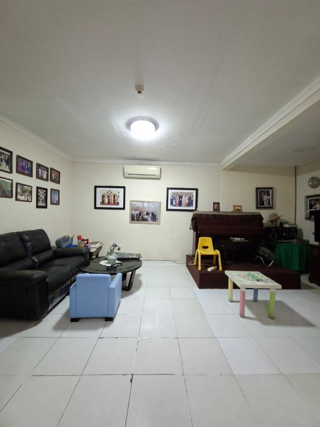 Rumah dengan Luas 350 m2 dan Bangunan 200 m2 di Bintaro Jaya KT 3+2 KM 3+1 SHM