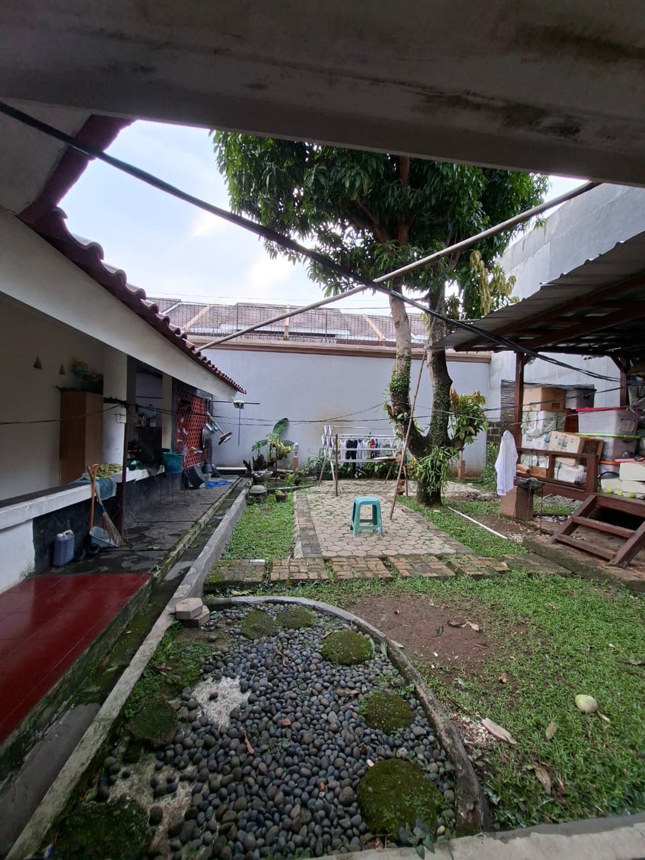 Rumah dengan Luas 350 m2 dan Bangunan 200 m2 di Bintaro Jaya KT 3+2 KM 3+1 SHM