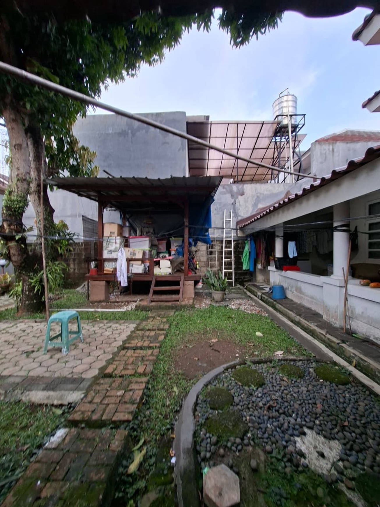 Rumah dengan Luas 350 m2 dan Bangunan 200 m2 di Bintaro Jaya KT 3+2 KM 3+1 SHM