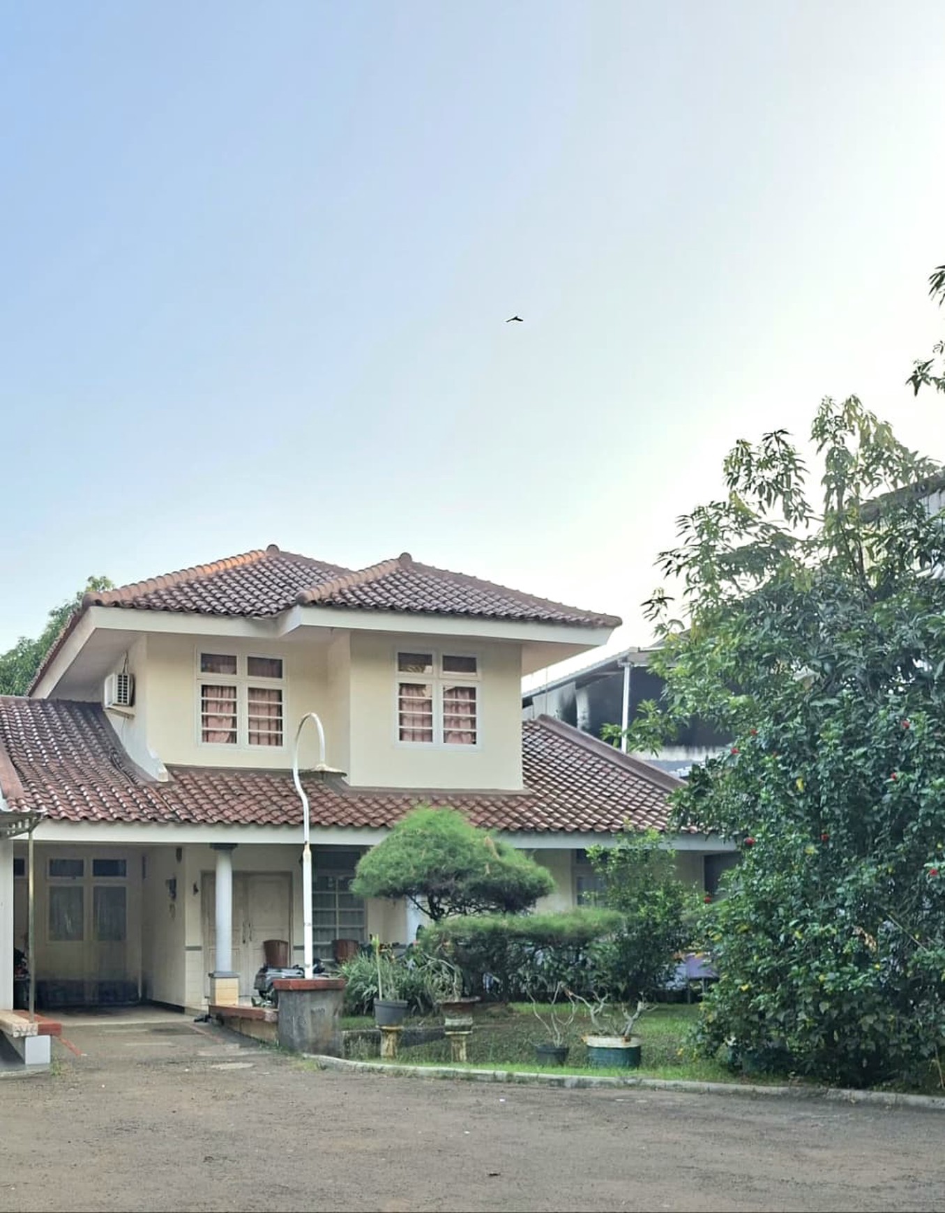 Rumah dengan Luas 350 m2 dan Bangunan 200 m2 di Bintaro Jaya KT 3+2 KM 3+1 SHM
