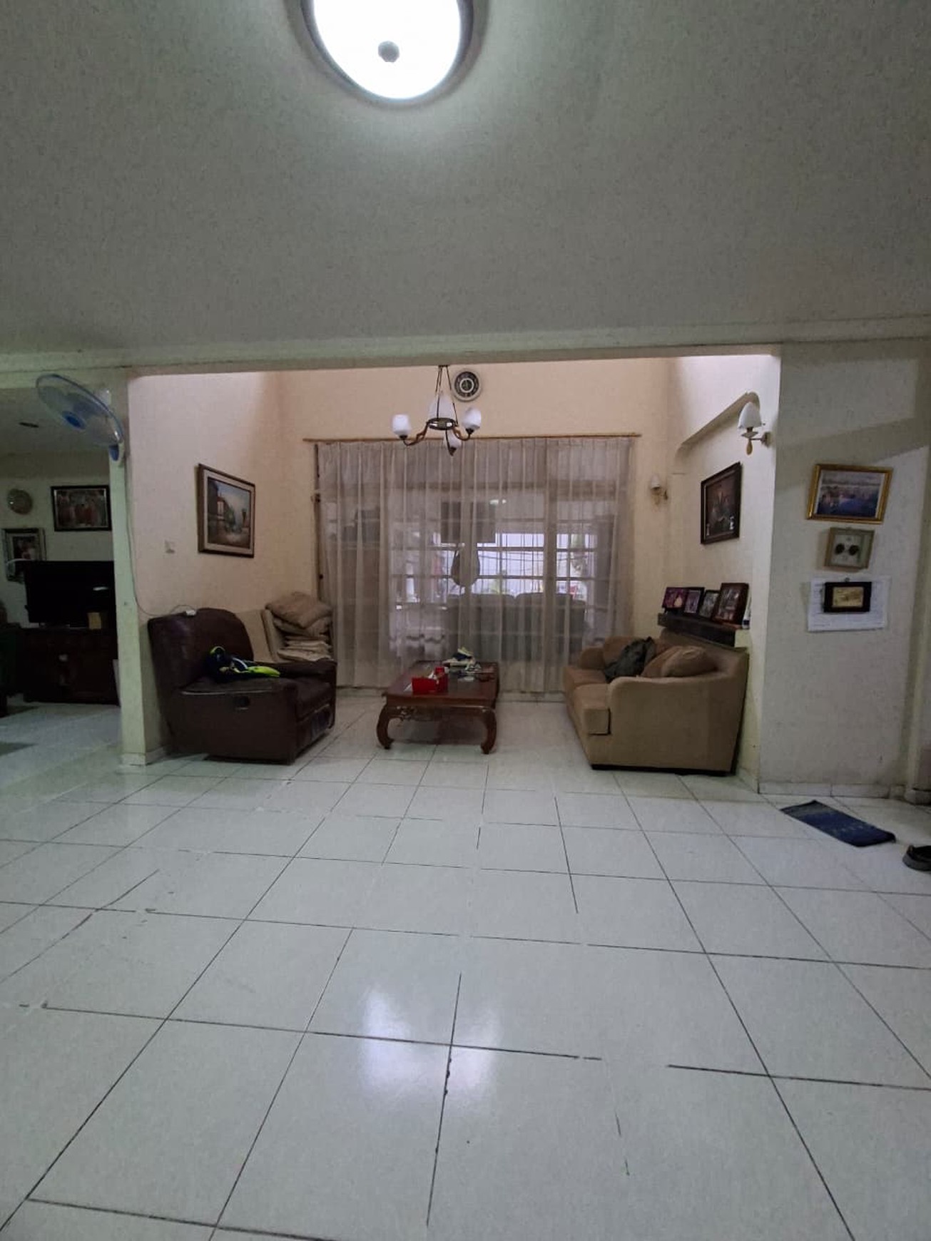 Rumah dengan Luas 350 m2 dan Bangunan 200 m2 di Bintaro Jaya KT 3+2 KM 3+1 SHM
