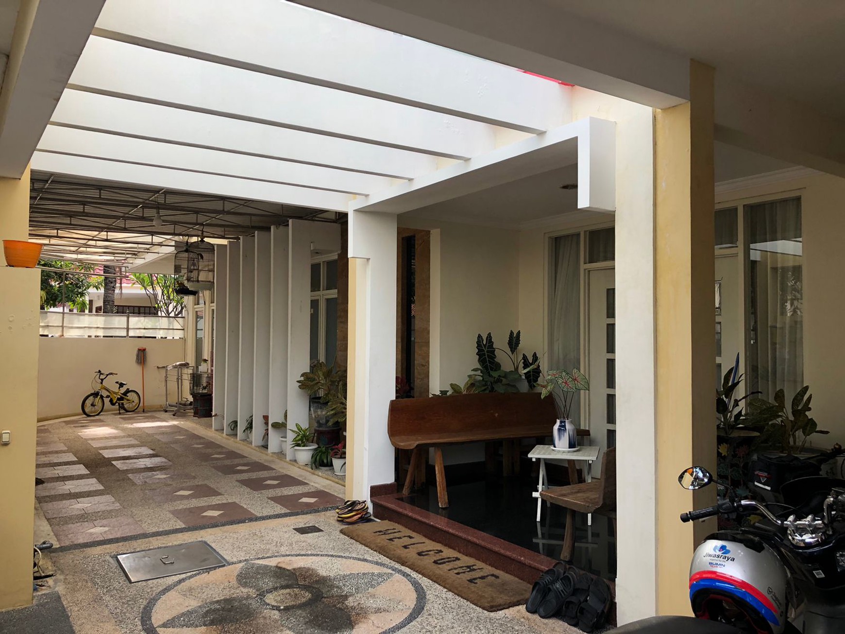 Dijual Rumah HOOK Full Furnished Babatan Pratama