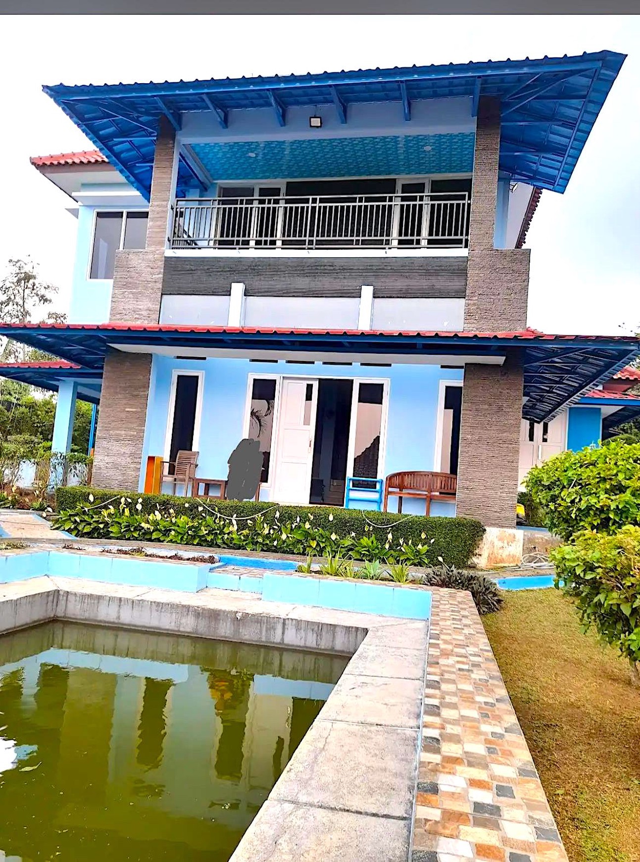 Villa Strategis di Citeko Cisarua - Villa Alley Biru, 2 Lantai Halaman Luas Kolam Renang