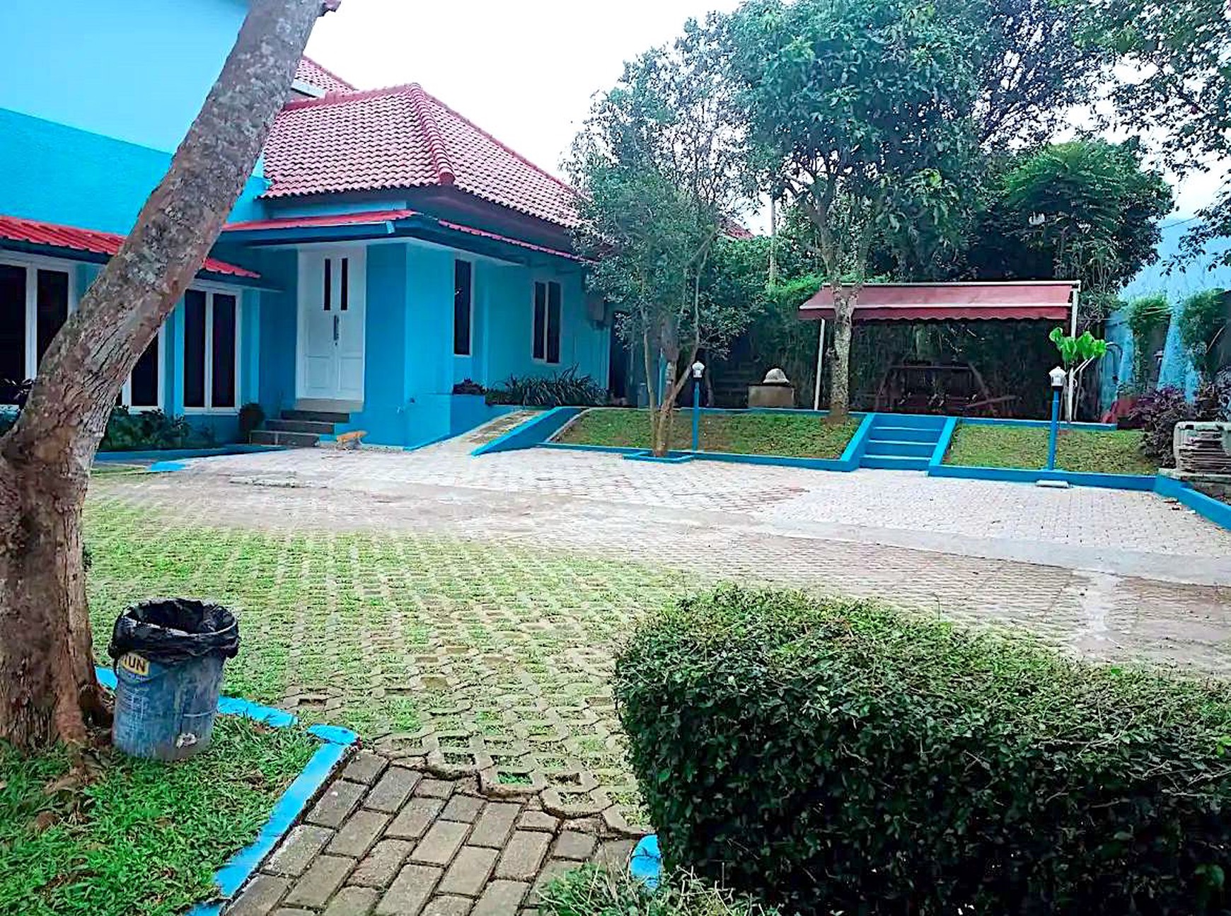 Villa Strategis di Citeko Cisarua - Villa Alley Biru, 2 Lantai Halaman Luas Kolam Renang