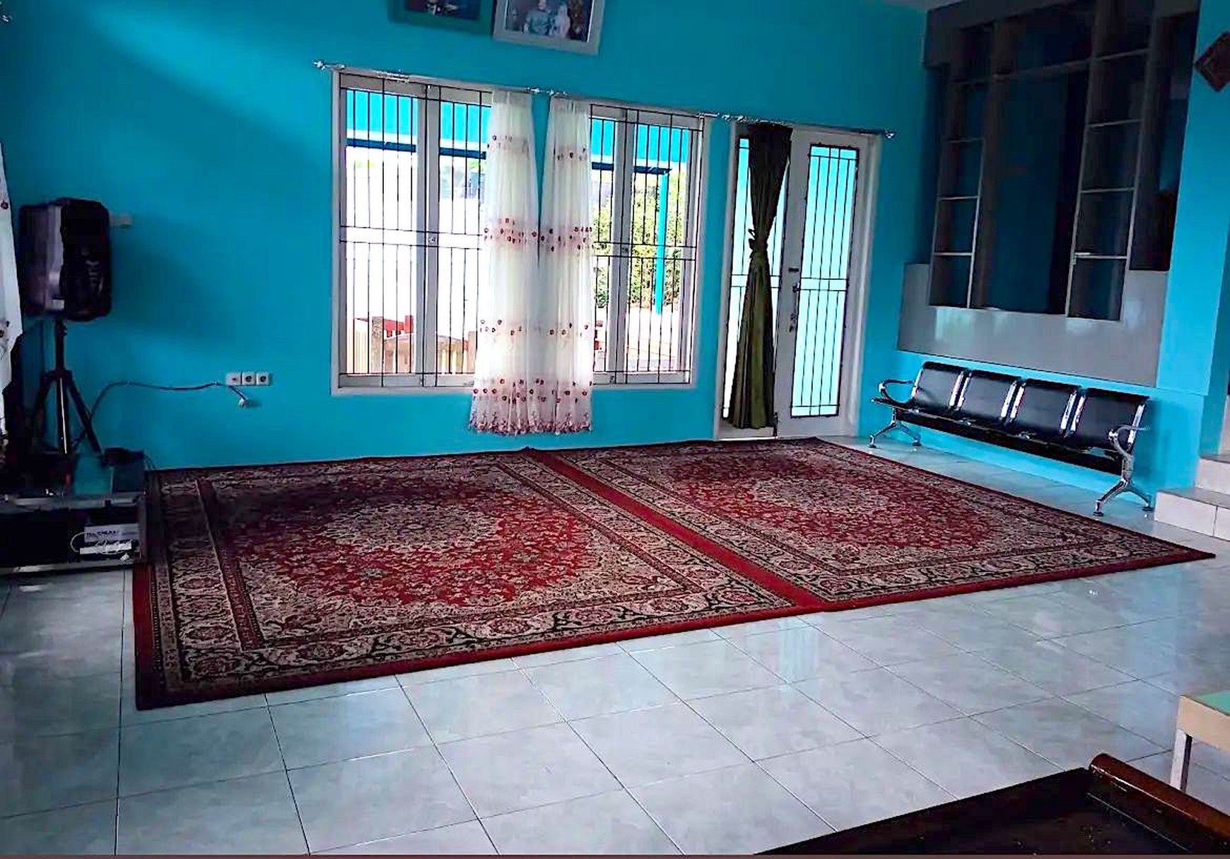Villa Strategis di Citeko Cisarua - Villa Alley Biru, 2 Lantai Halaman Luas Kolam Renang