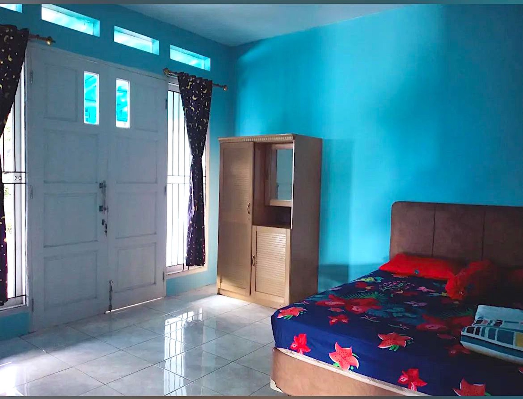Villa Strategis di Citeko Cisarua - Villa Alley Biru, 2 Lantai Halaman Luas Kolam Renang