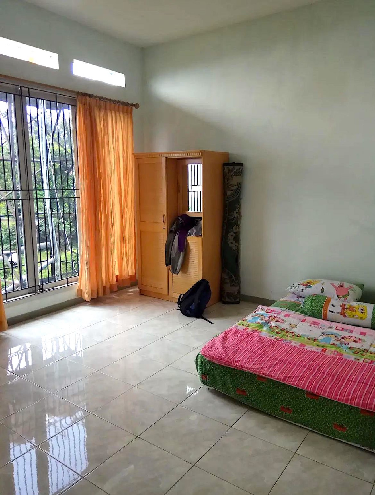 Villa Strategis di Citeko Cisarua - Villa Alley Biru, 2 Lantai Halaman Luas Kolam Renang