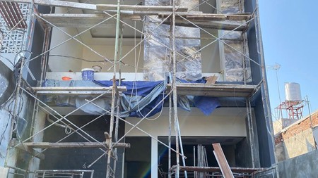 Rumah 2 Lantai 4 Kamar Tidur Di Rungkut Surabaya Timur