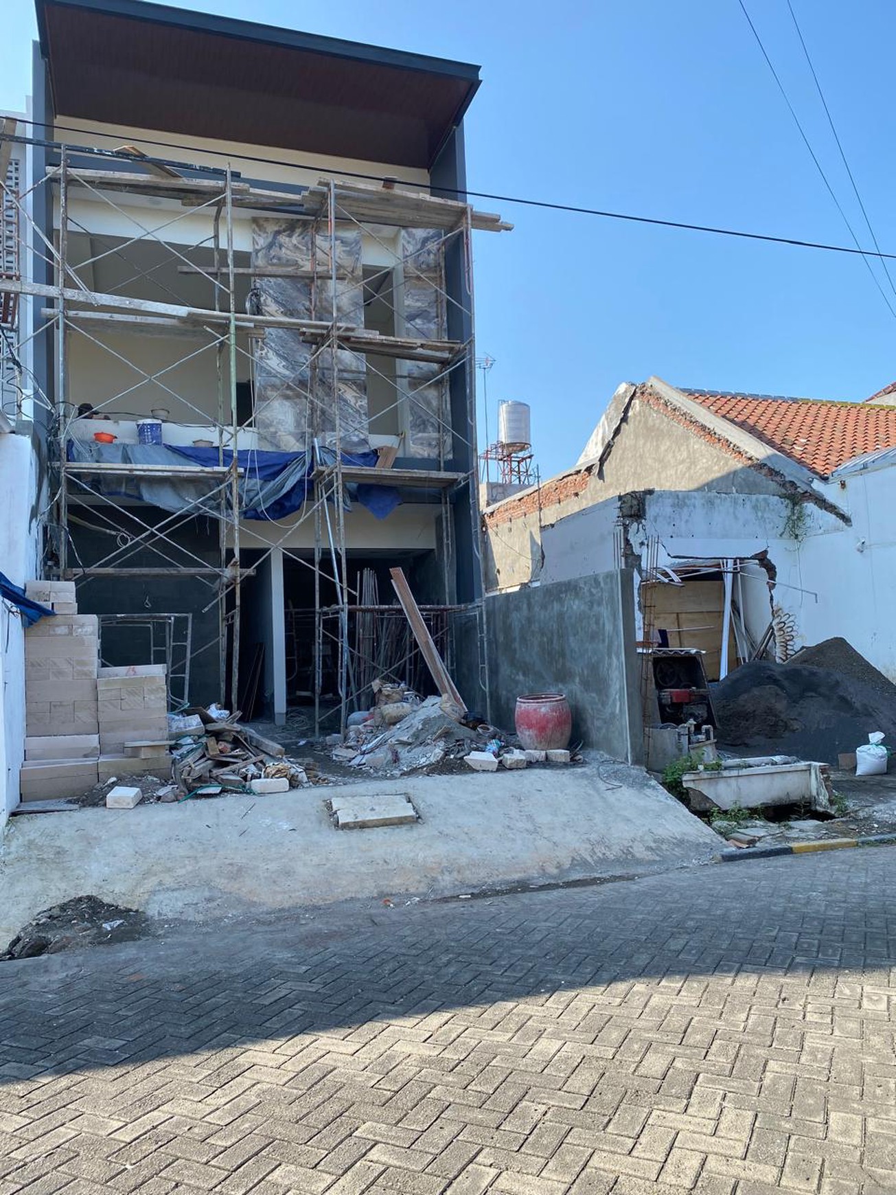 Rumah 2 Lantai 4 Kamar Tidur Di Rungkut Surabaya Timur