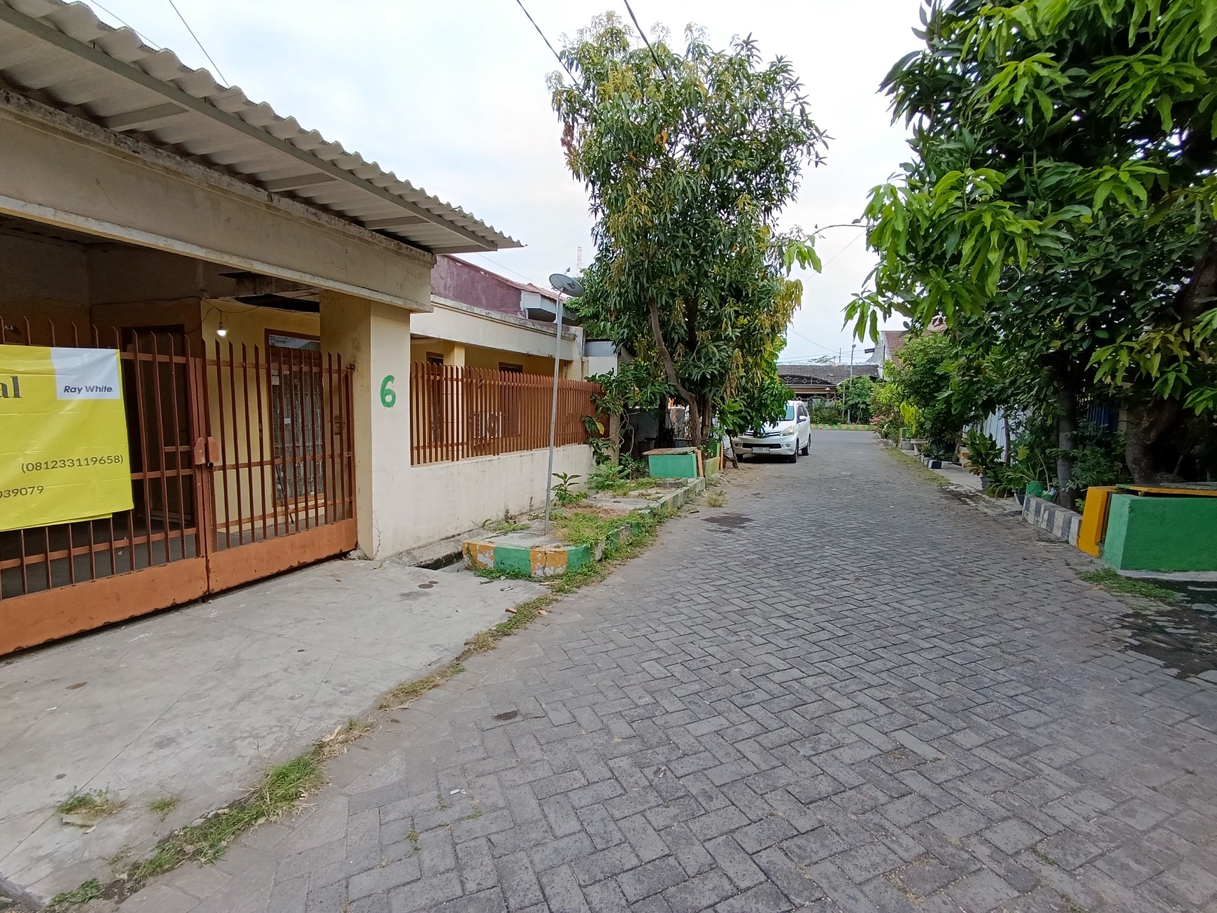 Dijual Rumah Luas dan Nyaman di Surabaya Timur TERMURAH - Hunian Cocok untuk Keluarga!