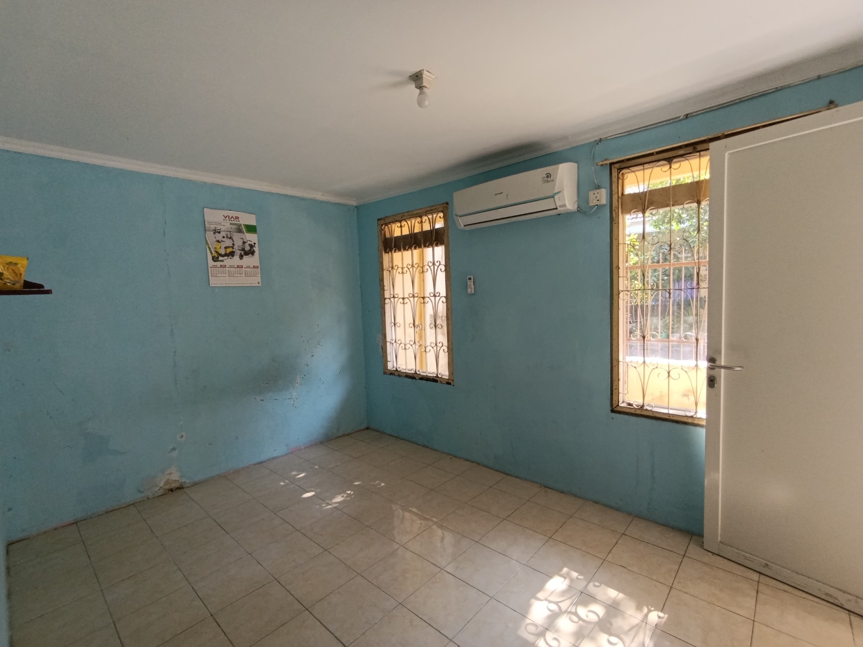 Dijual Rumah Luas dan Nyaman di Surabaya Timur TERMURAH - Hunian Cocok untuk Keluarga!