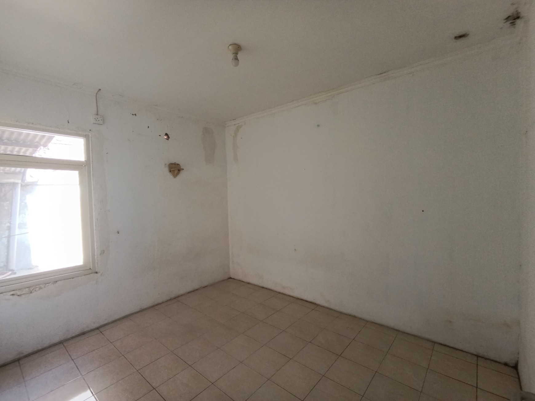 Dijual Rumah Luas dan Nyaman di Surabaya Timur TERMURAH - Hunian Cocok untuk Keluarga!