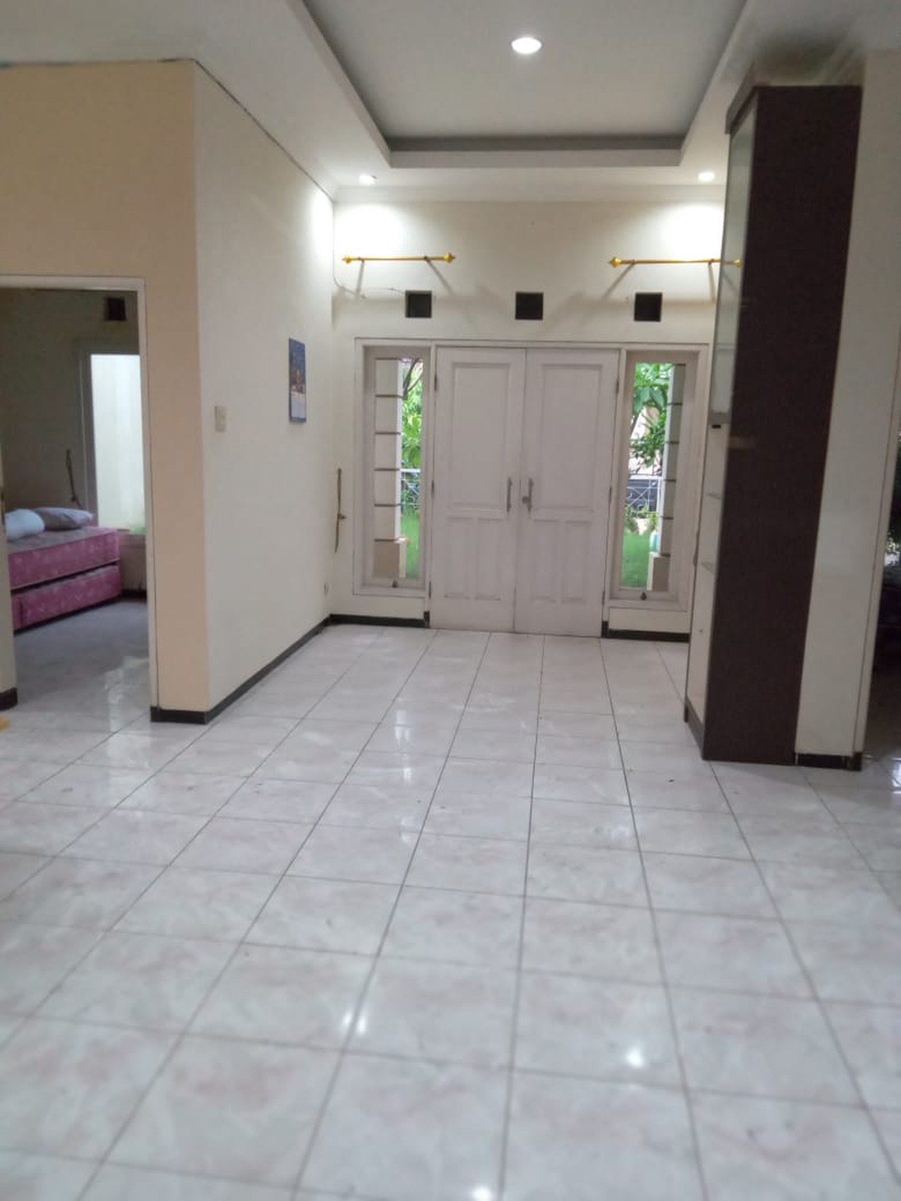 Dijual Rumah 240m² di Deltasari Sidoarjo - 4 Kamar, 3 Kamar Mandi, SHM, Lokasi Strategis!"