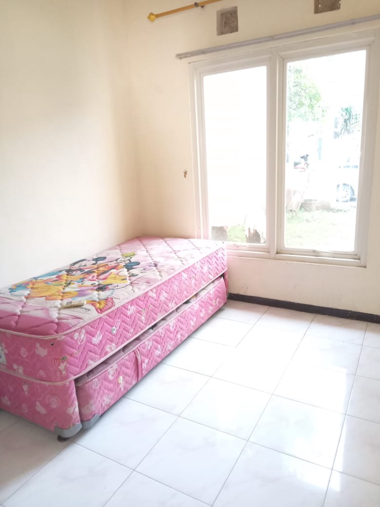 Dijual Rumah 240m² di Deltasari Sidoarjo - 4 Kamar, 3 Kamar Mandi, SHM, Lokasi Strategis!"