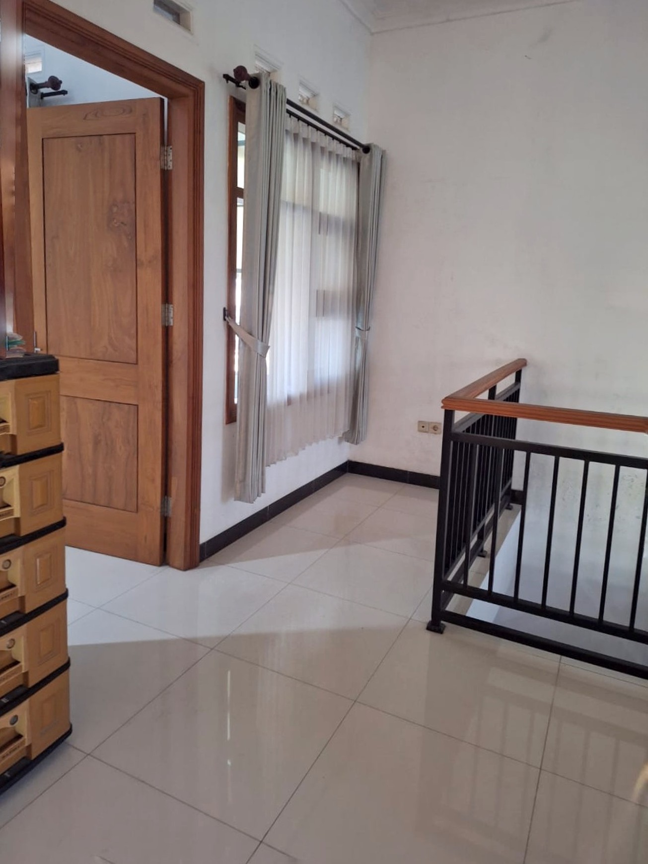 Dijual Cepat! Rumah 2 Lantai SHM di Perumahan Griya Kencana, Hadap Barat