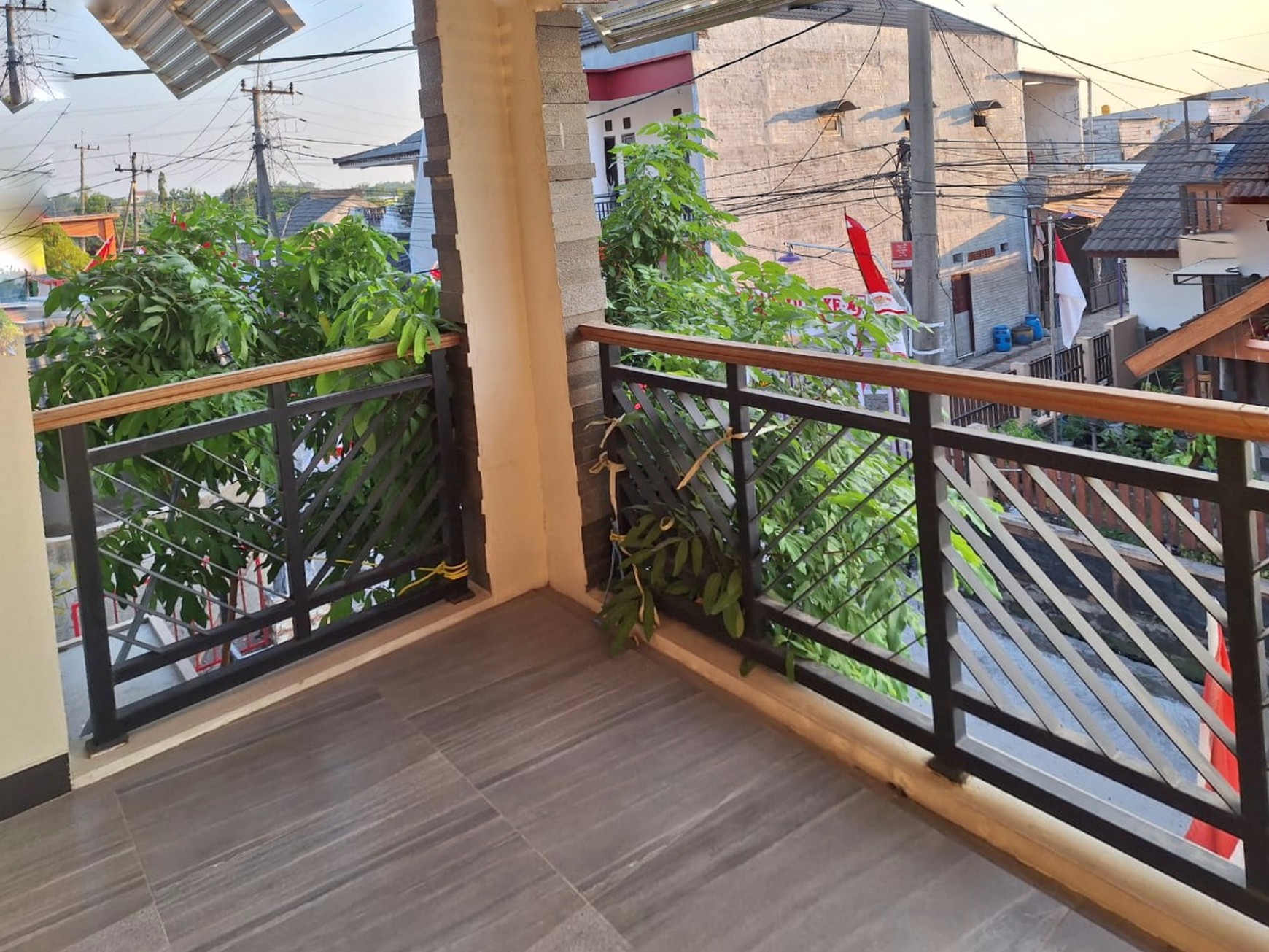 Dijual Cepat! Rumah 2 Lantai SHM di Perumahan Griya Kencana, Hadap Barat