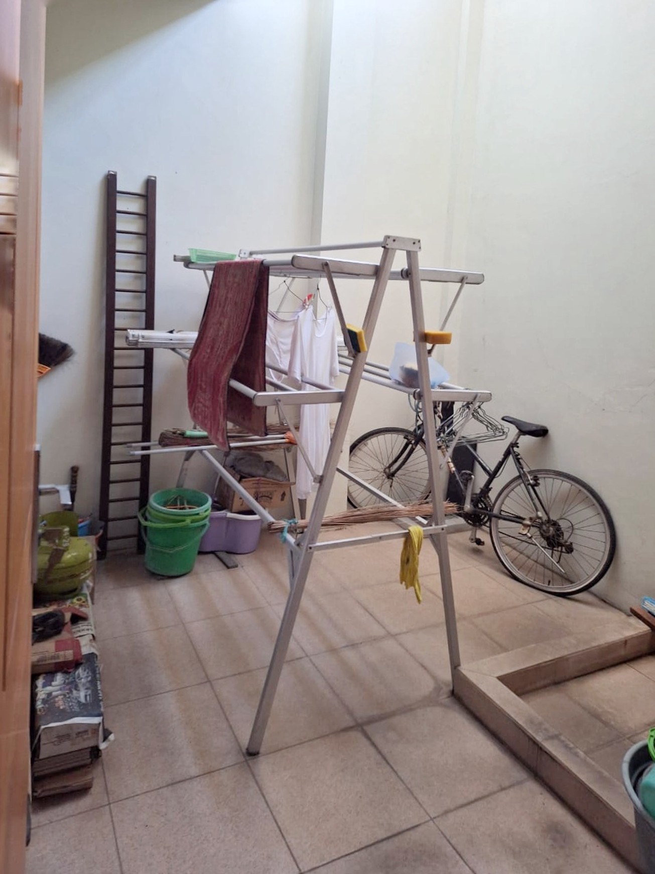 Dijual Cepat! Rumah 2 Lantai SHM di Perumahan Griya Kencana, Hadap Barat