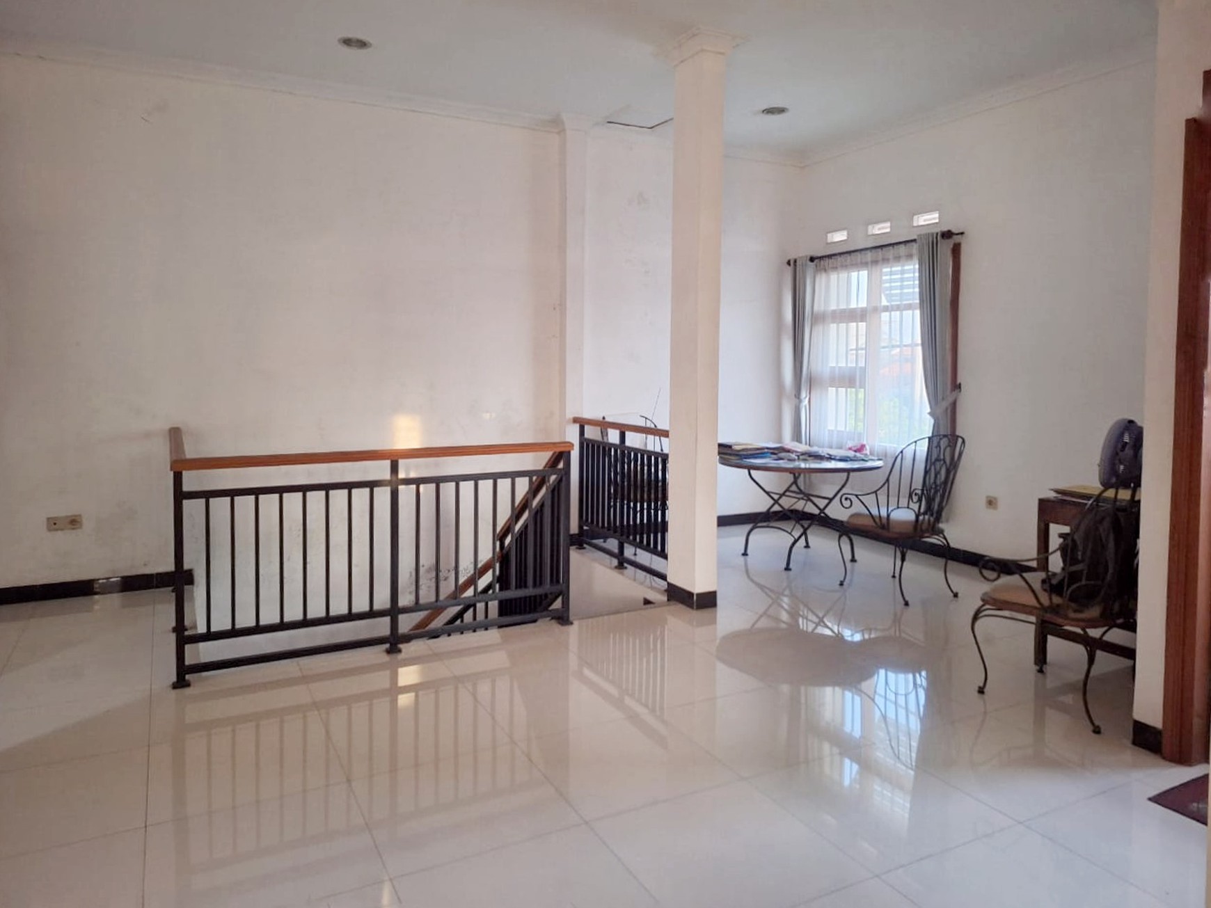 Dijual Cepat! Rumah 2 Lantai SHM di Perumahan Griya Kencana, Hadap Barat