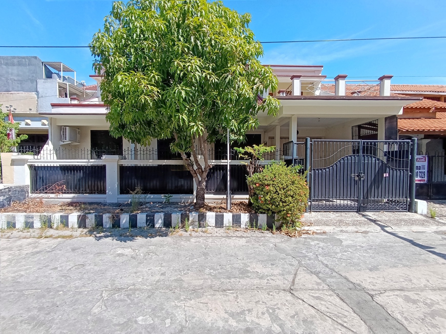 Rumah Luas dan Modern di Rungkut Menanggal, Siap Huni Dekat Merr