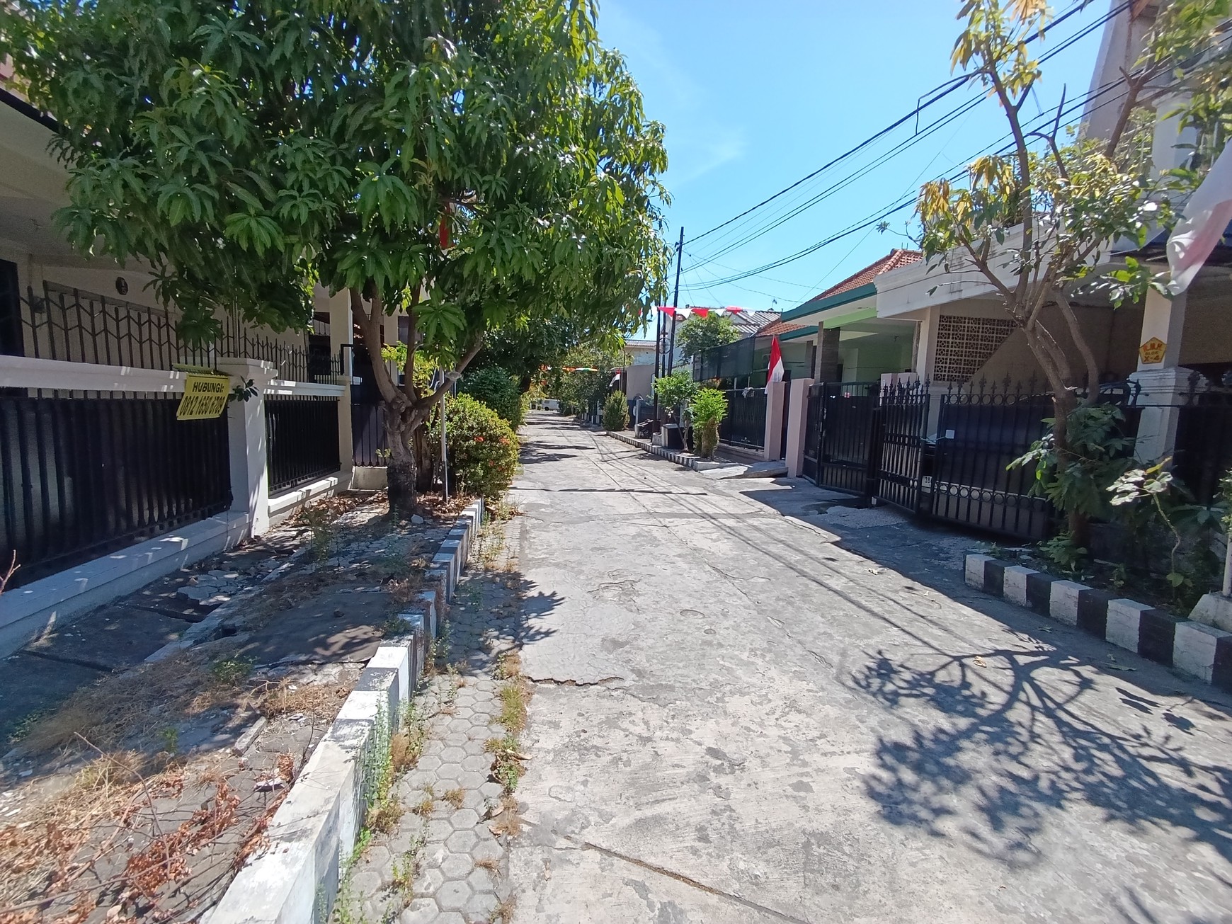 Rumah Luas dan Modern di Rungkut Menanggal, Siap Huni Dekat Merr