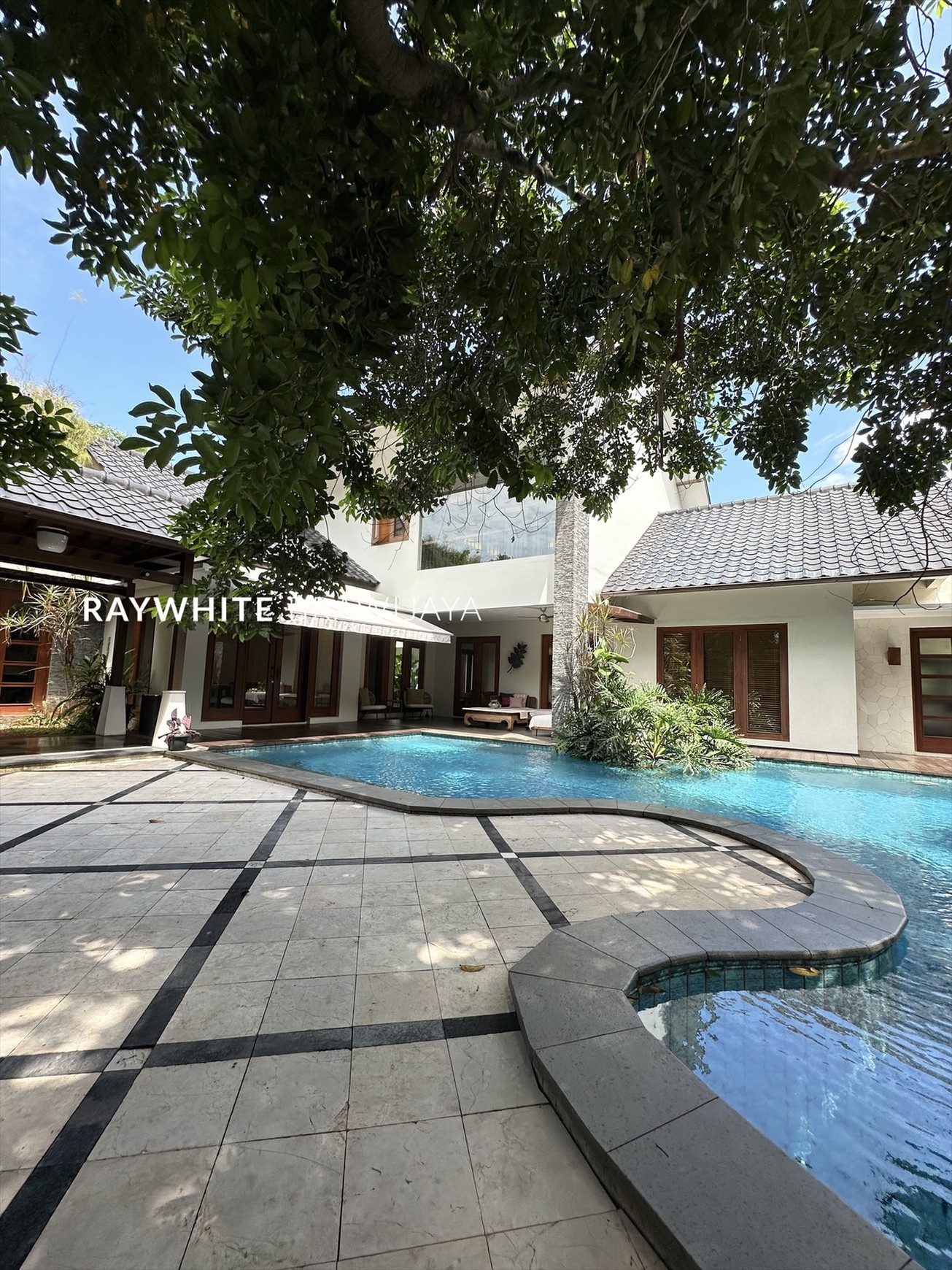 Rumah Siap Huni Lingkungan Tenang Area Cilandak Barat