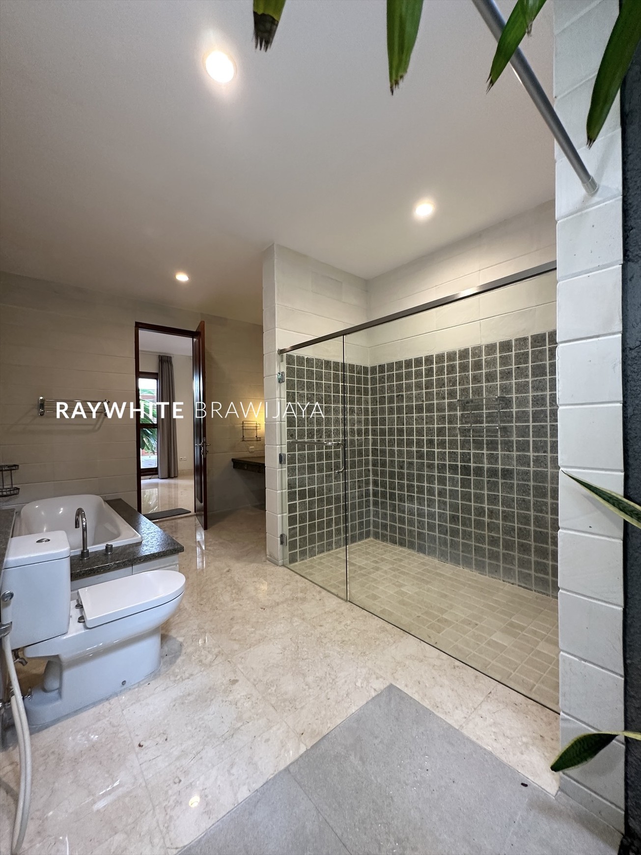 Rumah Siap Huni Lingkungan Tenang Area Cilandak Barat