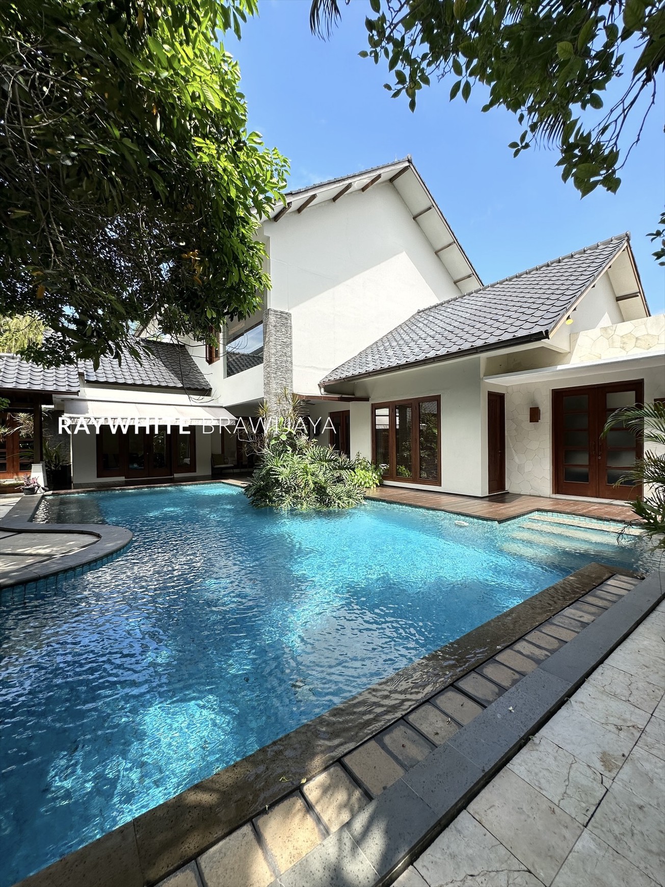 Rumah Siap Huni Lingkungan Tenang Area Cilandak Barat
