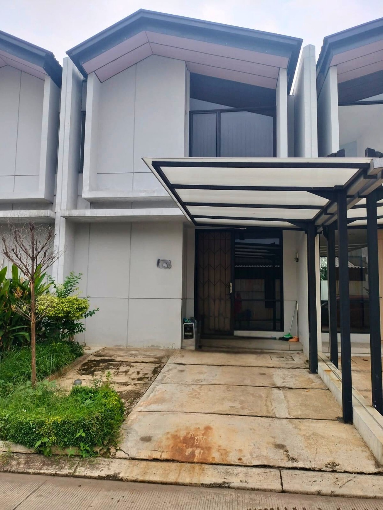 Rumah Waterfront Dengan Dapur yang Luas!