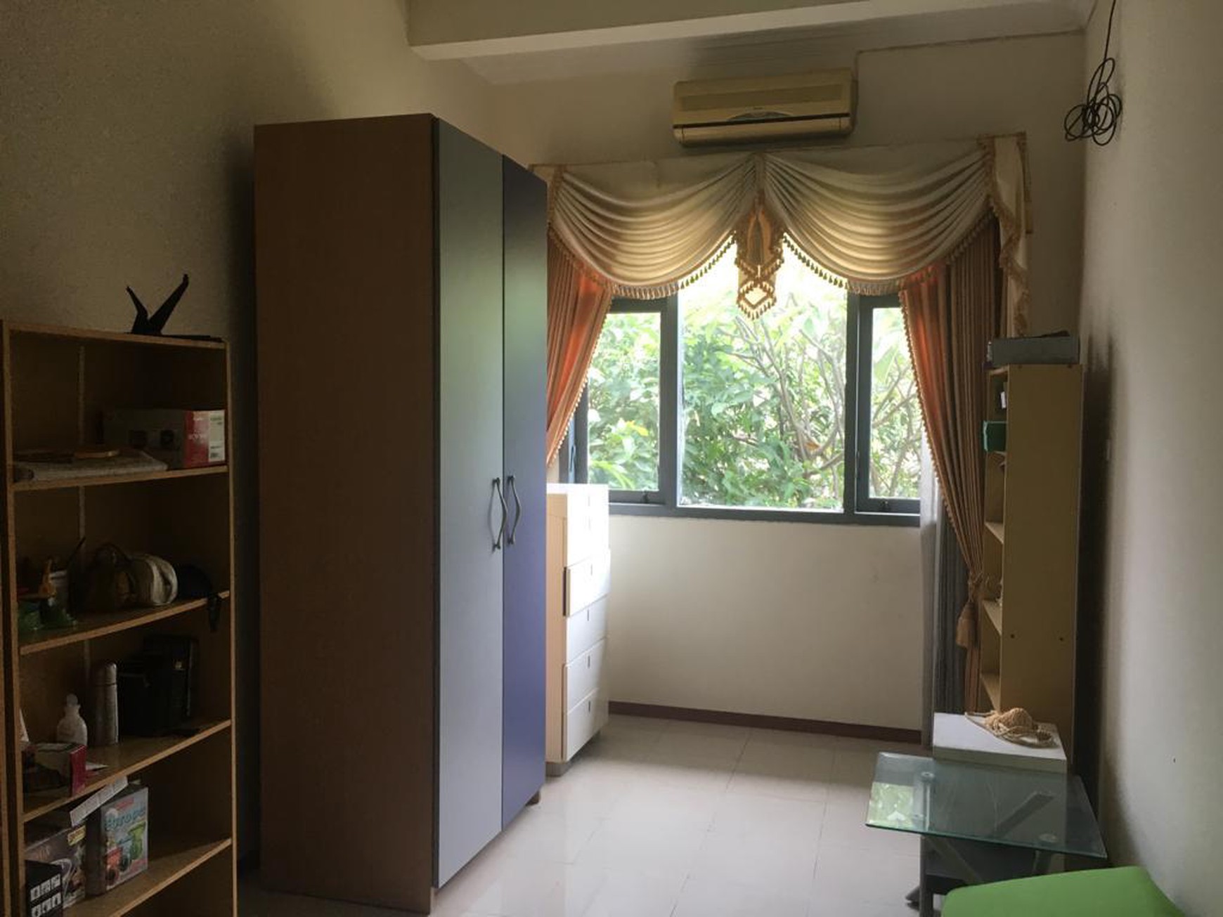 Dijual Rumah 2 Lantai di Rungkut, Dekat MERR dan Fasilitas Umum, Dalam Perumahan