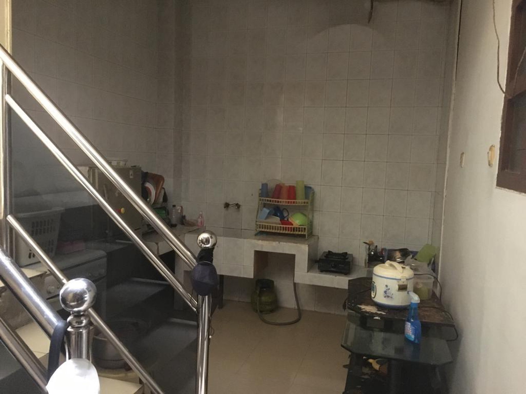 Dijual Rumah 2 Lantai di Rungkut, Dekat MERR dan Fasilitas Umum, Dalam Perumahan