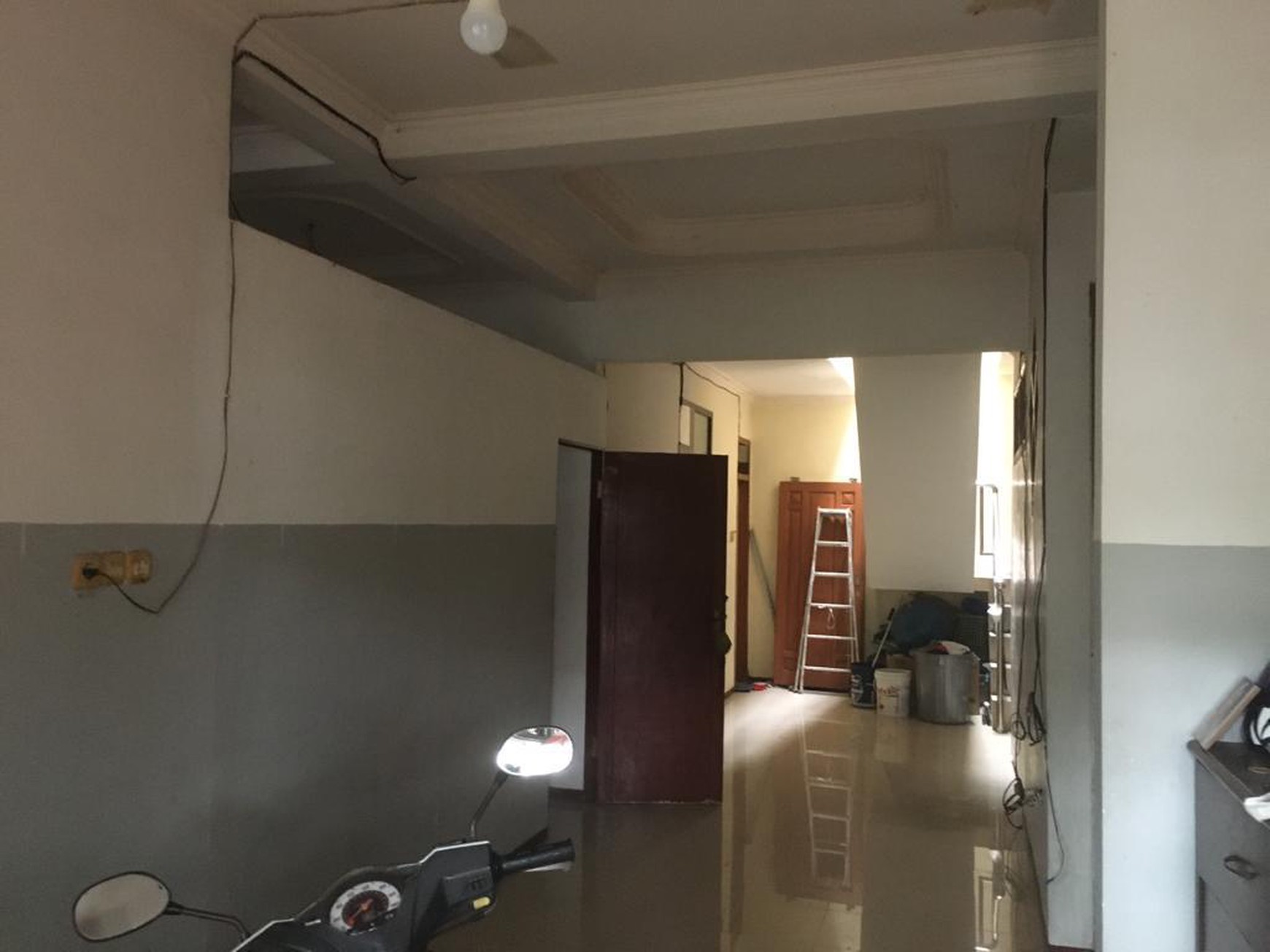 Dijual Rumah 2 Lantai di Rungkut, Dekat MERR dan Fasilitas Umum, Dalam Perumahan