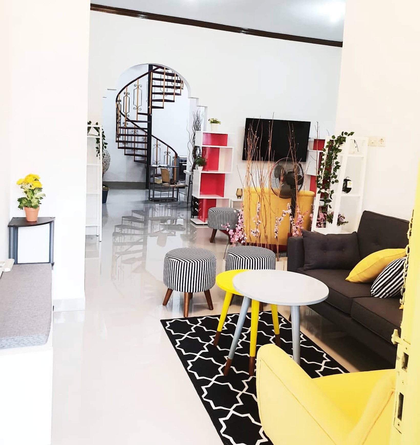 Rumah Minimalis 3 Kamar di Rungkut Mapan - SHM, Listrik 2500W, Surabaya Timur
