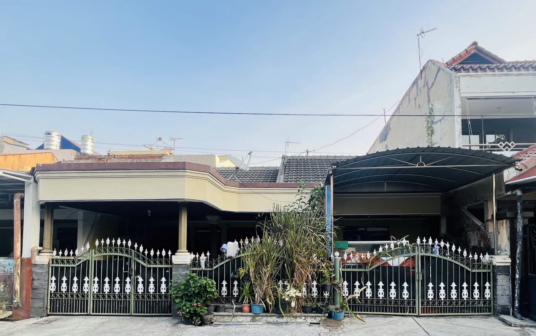 Rumah Lama Lebar 10 Di Rungkut Surabaya