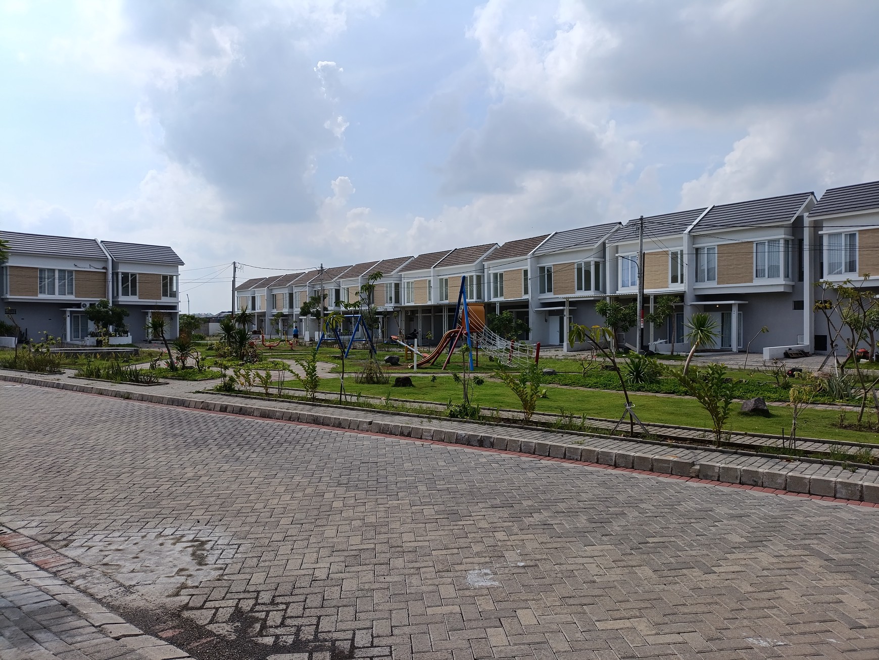 Best Deal ! Take Over Rumah 2 Lantai Di Sedati