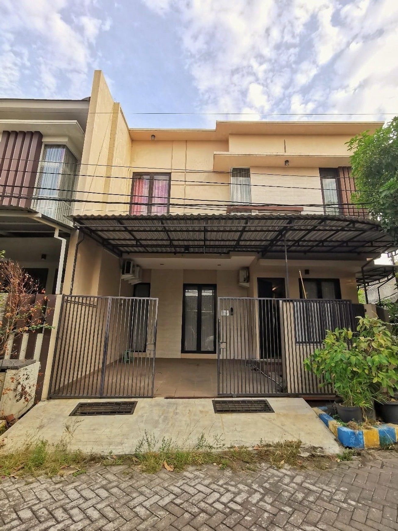 RUMAH 2 LANTAI LOKASI STRATEGIS KEDUNG BARUK, RUNGKUT SURABAYA