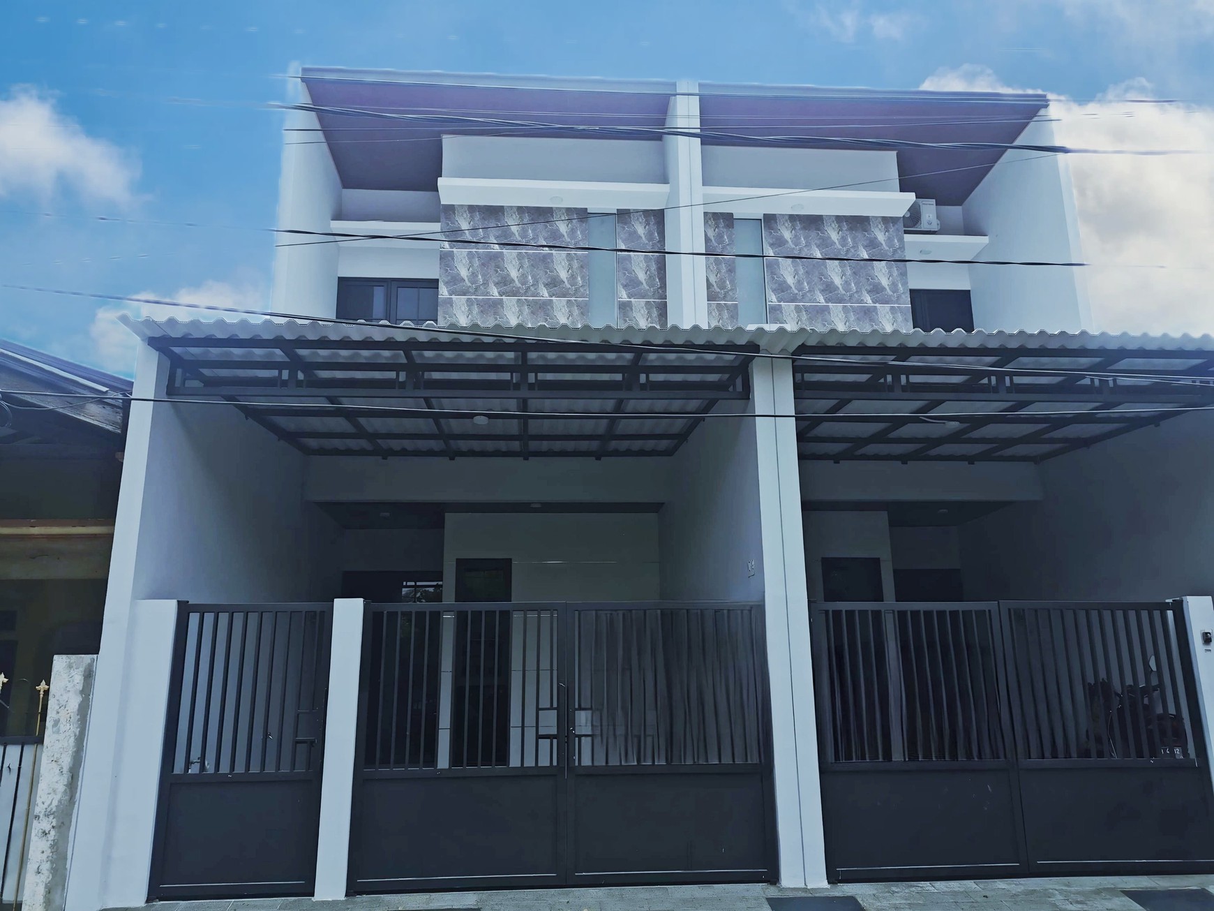 Rumah Modern 2 Lantai di Semolowaru Tengah - Nyaman dan Strategis