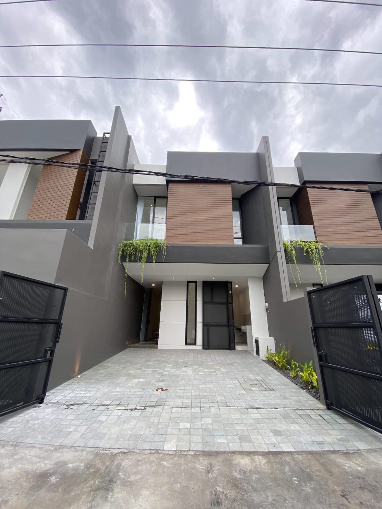 3 Unit JEJER Rumah Siap Huni 2 Lantai SHM, Kutisari Surabaya