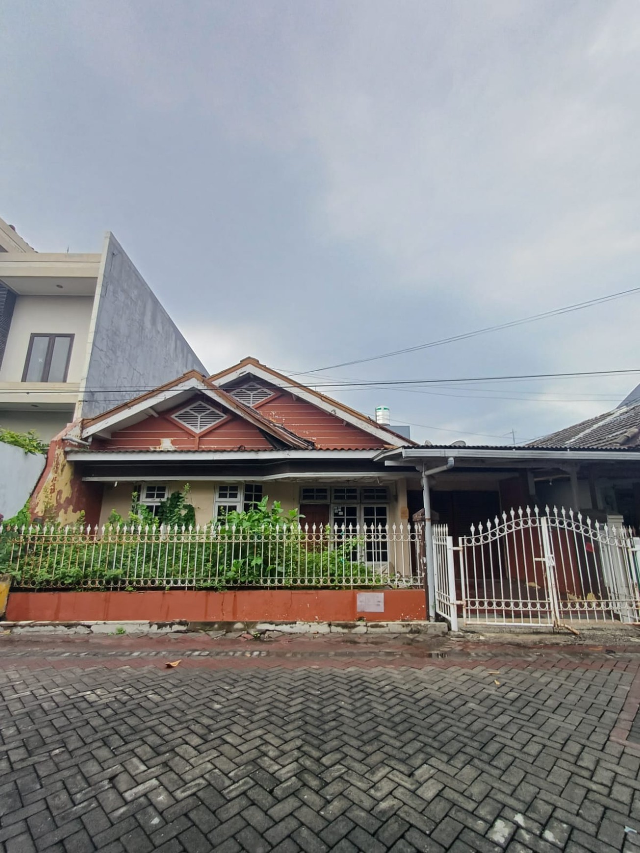 Rumah Hitung Tanah di Nirwana Executive, Wonorejo Surabaya Timur