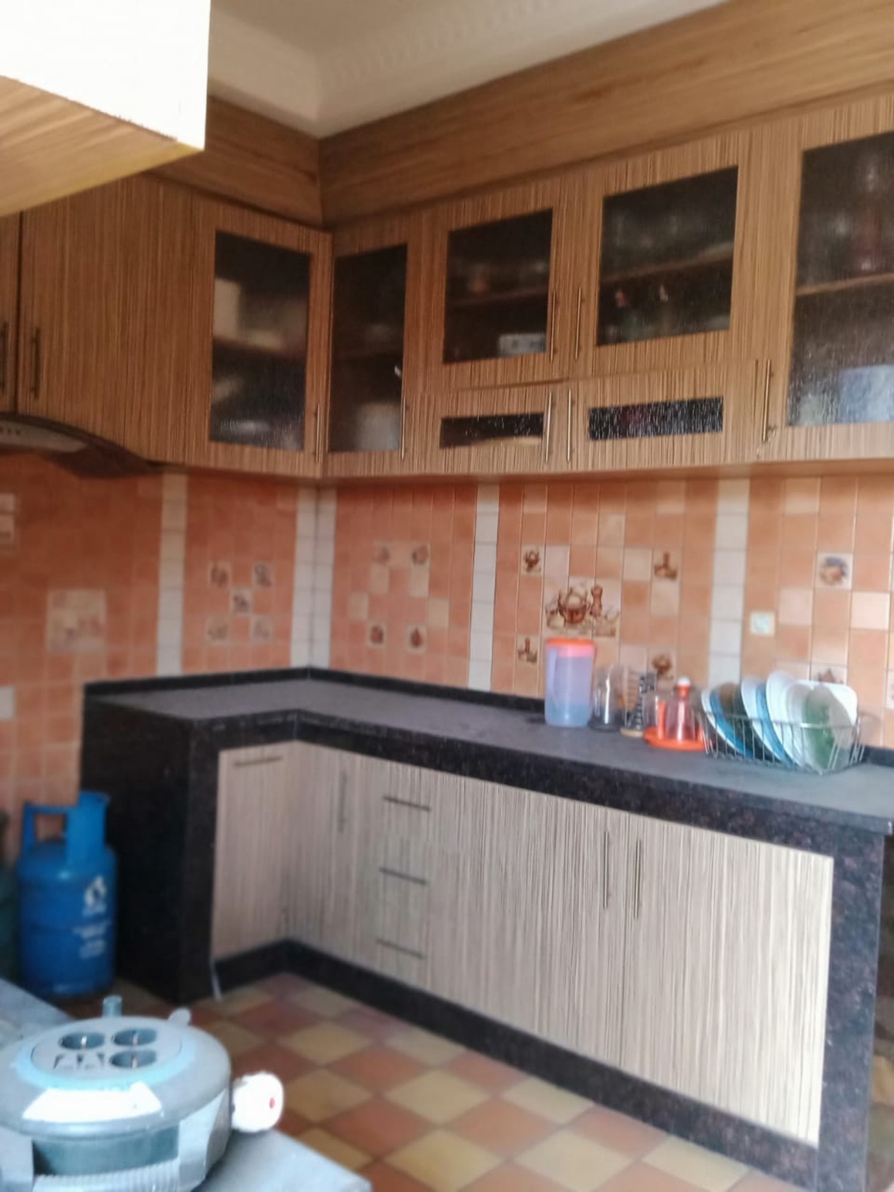 Cantik Mewah Murah 2 1/2 lt Luas lokasi strategis di Karang Tengah