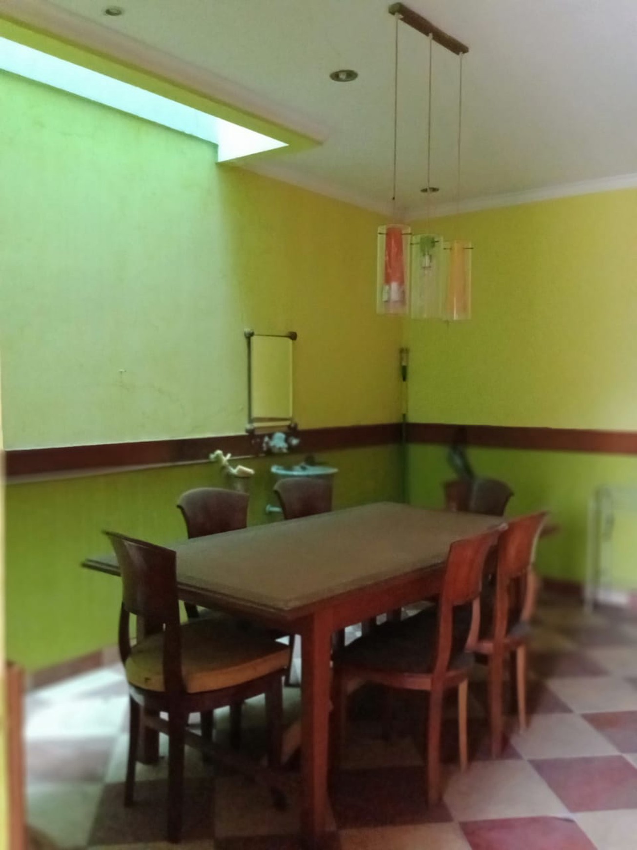 Cantik Mewah Murah 2 1/2 lt Luas lokasi strategis di Karang Tengah