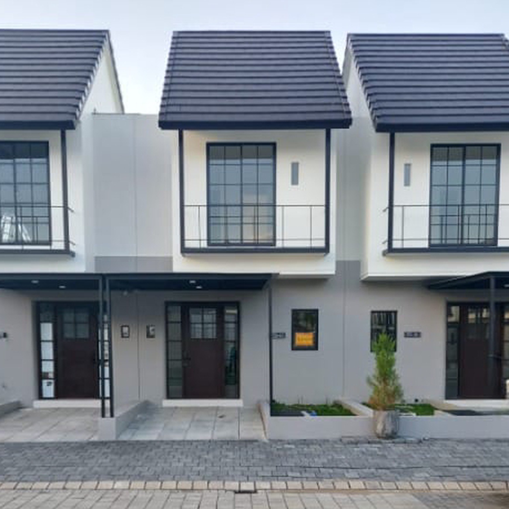 Disewakan Rumah Modern Minimalis di Graha Natura dekat Citraland, GWalk, Supermall
