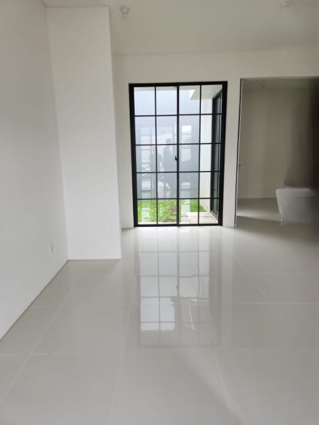 Disewakan Rumah Modern Minimalis di Graha Natura dekat Citraland, GWalk, Supermall