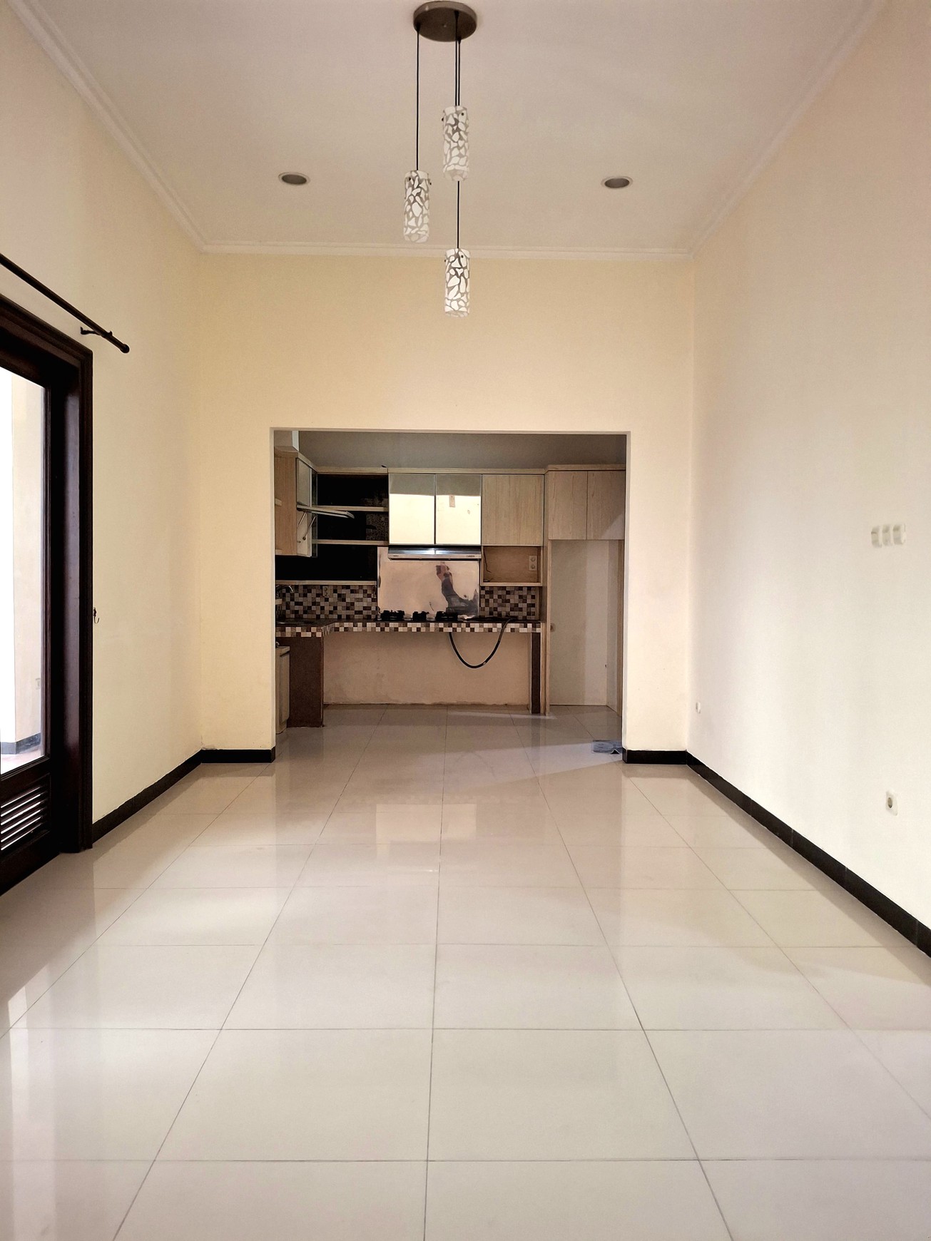 Jarang Ada! Rumah Luas di Kawasan Tenang Wiyung Surabaya